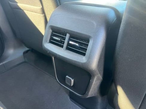 Used 2018 Chevrolet Equinox LT FWD image 23