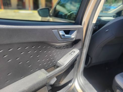 Used 2020 Ford Escape SE FWD image 42