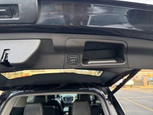 Certified 2021 GMC Acadia SLT w/ Preferred Package image 16