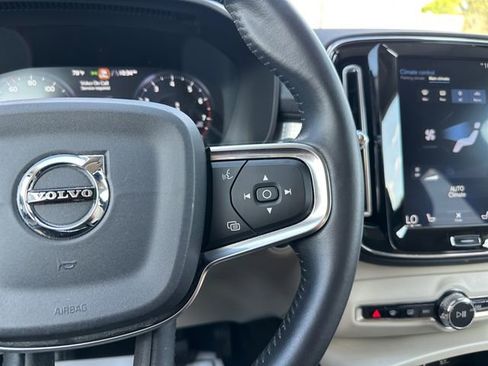 Used 2019 Volvo XC40 T4 Momentum image 22