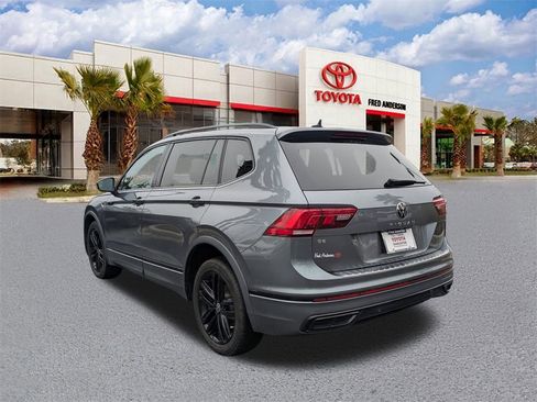 Used 2022 Volkswagen Tiguan SE R-Line image 6