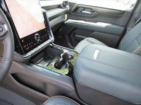 New 2026 GMC Yukon AT4 w/ AT4 Premium Package AWD/4WD image 15