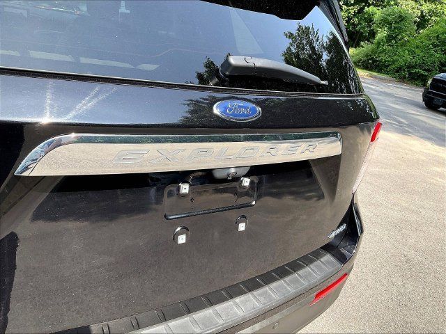Used 2022 Ford Explorer XLT AWD/4WD image 30