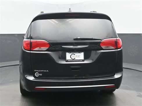 Used 2019 Chrysler Pacifica Touring-L image 5