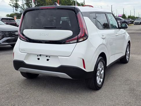 Certified 2025 Kia Soul LX w/ LX Technology Package FWD image 8