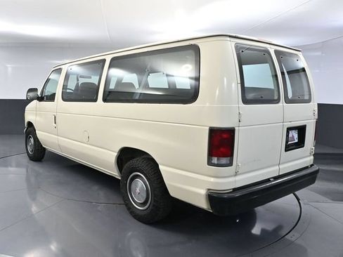 Used 1995 Ford E-150 and Econoline 150 Club Wagon RWD image 6