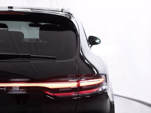 Certified 2026 Porsche Macan AWD/4WD image 21