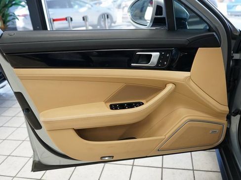 Used 2019 Porsche Panamera 4 image 24