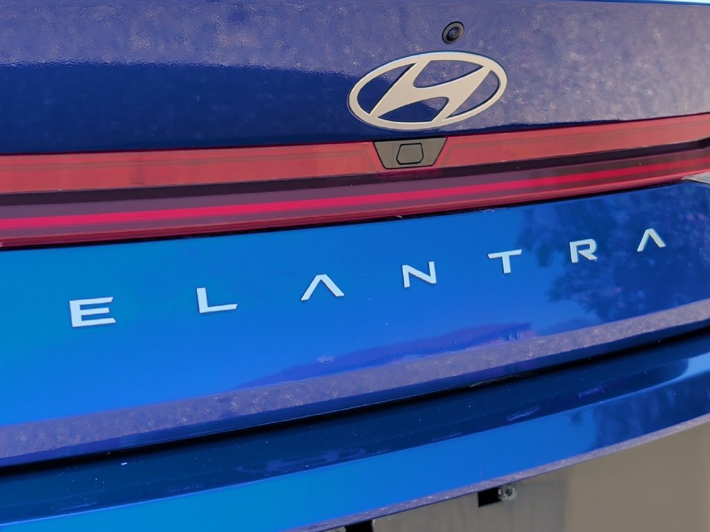 Used 2025 Hyundai Elantra Limited FWD image 41
