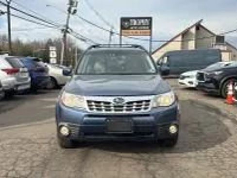 Used 2013 Subaru Forester 2.5X Premium w/ Plus Pkg AWD/4WD image 2