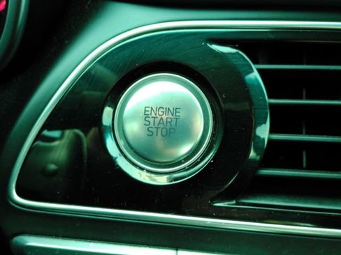 Used 2020 Genesis G70 2.0T image 41