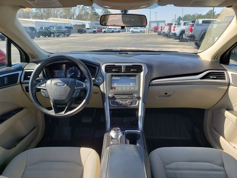 Used 2018 Ford Fusion SE w/ Fusion SE Technology Package FWD image 34