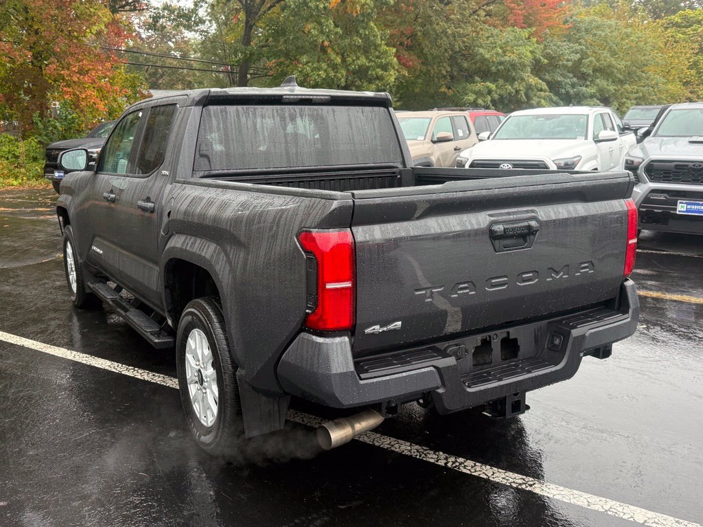 Used 2024 Toyota Tacoma SR5 AWD/4WD image 5