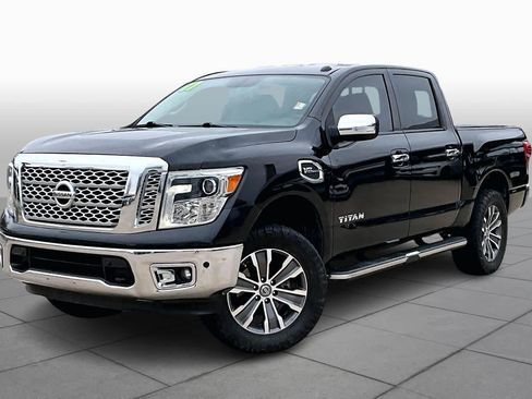 Used 2017 Nissan Titan SL image 3