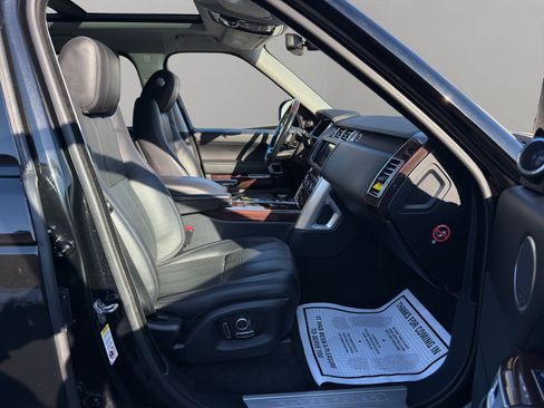 Used 2016 Land Rover Range Rover HSE image 18