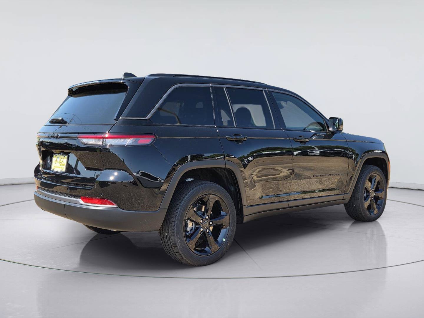New 2027 Jeep Grand Cherokee Limited w/ Limited Altitude Package RWD image 4