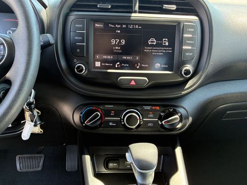 Used 2025 Kia Soul LX w/ LX Technology Package FWD image 17