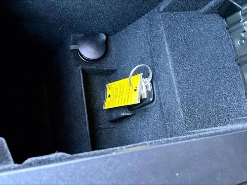 Used 2013 Lincoln MKT AWD image 11