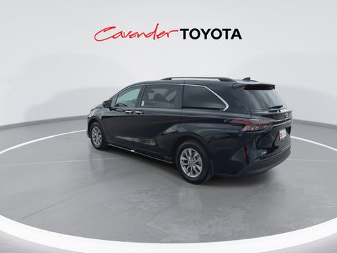 Certified 2026 Toyota Sienna XLE image 6