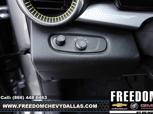Certified 2025 Chevrolet Trax LT w/ Driver Confidence Package FWD image 18