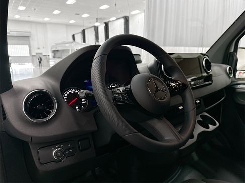 New 2025 Mercedes-Benz Sprinter 2500 image 10