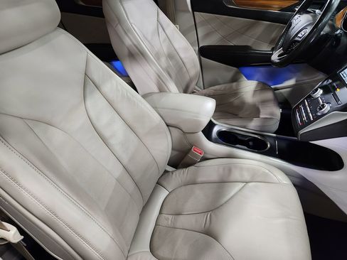 Used 2017 Lincoln MKC Select w/ Select Plus Package image 32