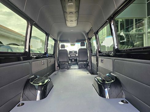Used 2024 Mercedes-Benz Sprinter 4500 image 20