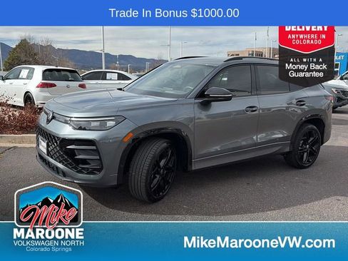 Used 2025 Volkswagen Tiguan SE R-Line image 3