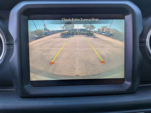 Used 2020 Jeep Wrangler Unlimited Sahara image 25