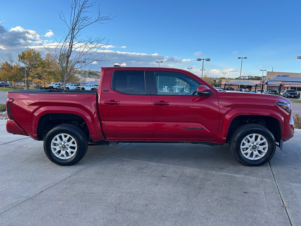 Used 2025 Toyota Tacoma SR5 AWD/4WD image 9