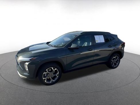 Used 2025 Chevrolet Trax LT image 8