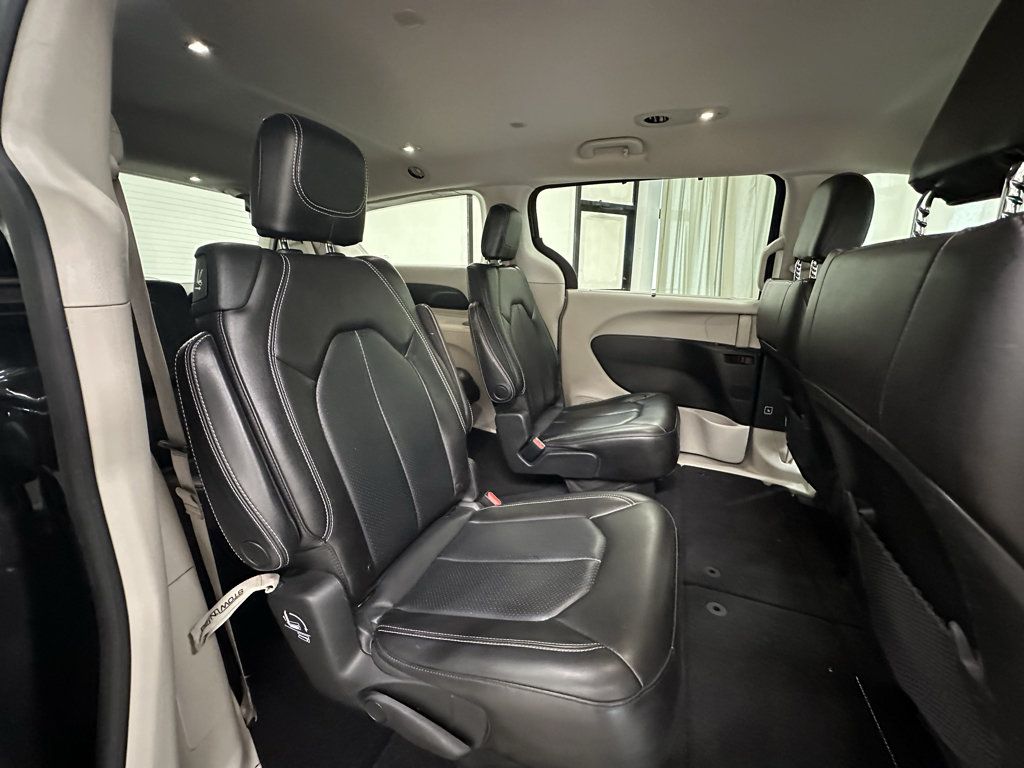 Used 2020 Chrysler Voyager Lxi FWD image 18