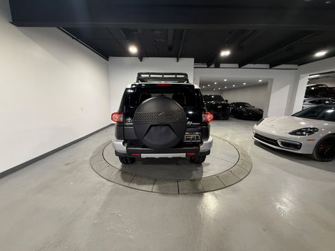 Used 2014 Toyota FJ Cruiser 4WD image 25