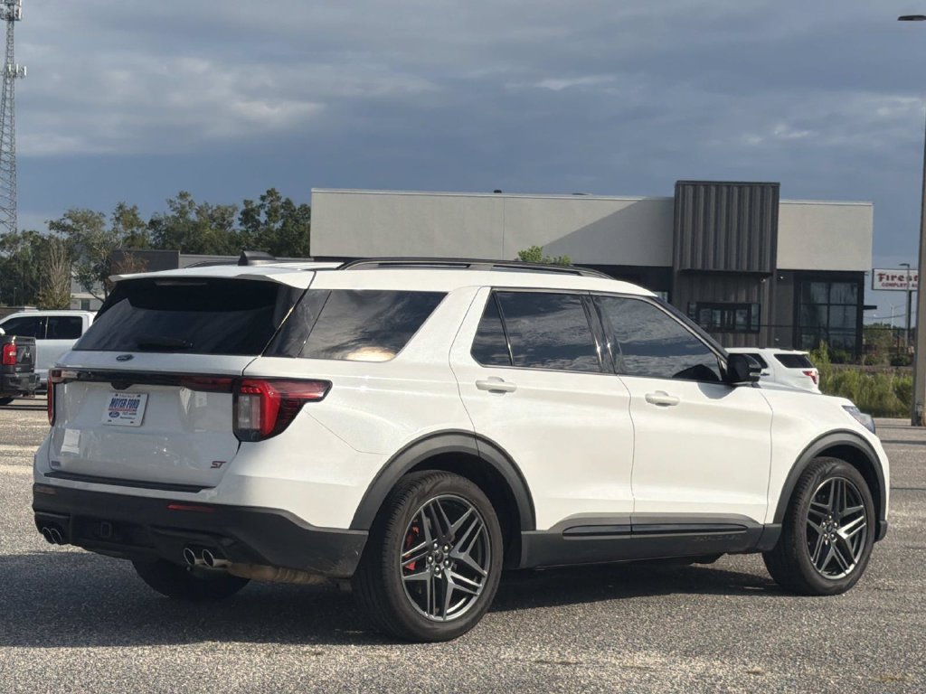 Certified 2025 Ford Explorer ST AWD/4WD image 4
