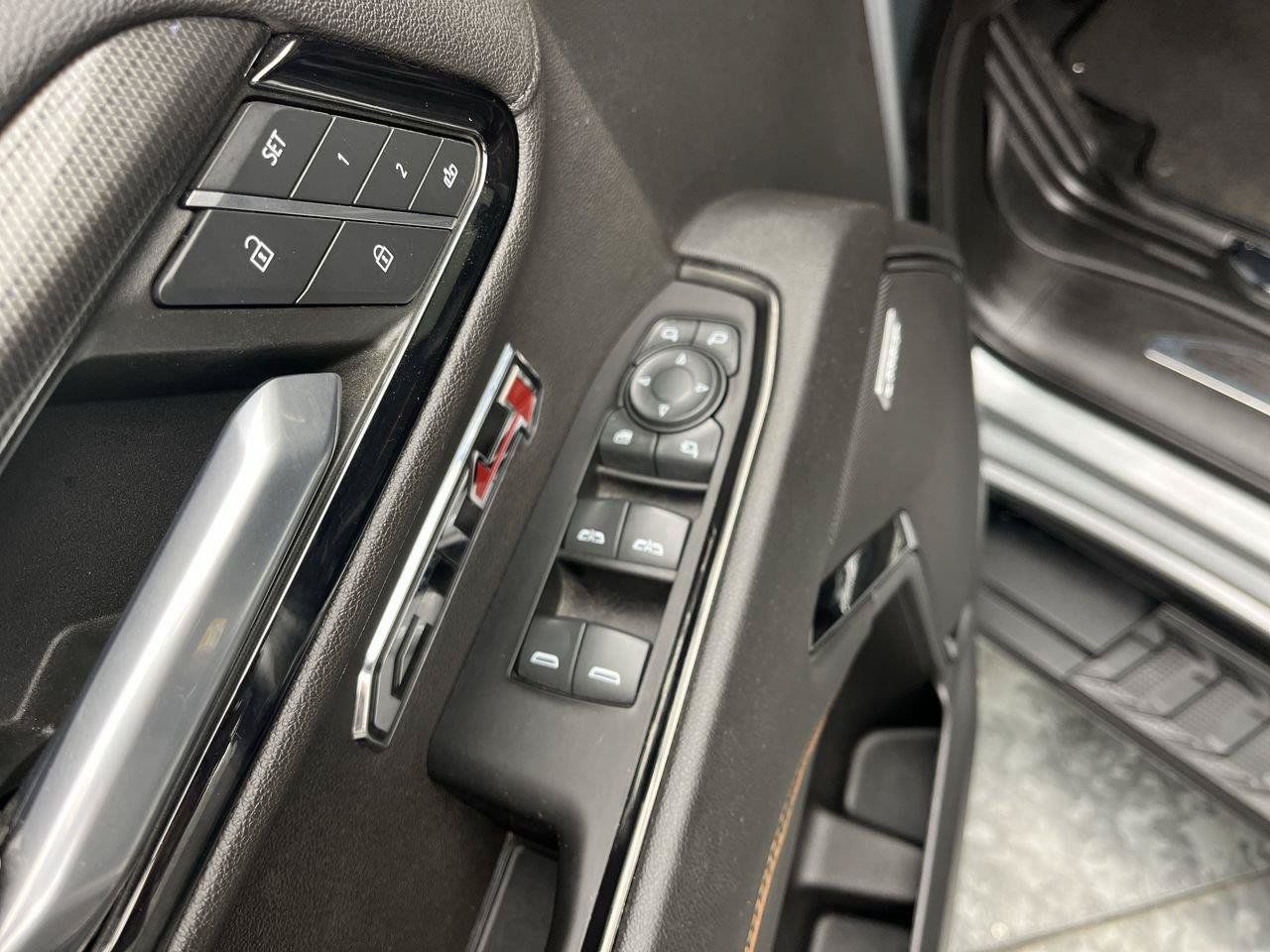 Certified 2023 GMC Sierra 1500 AT4 w/ Technology Package AWD/4WD image 12