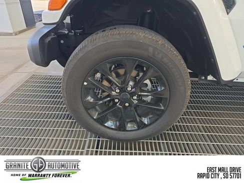 Used 2024 Jeep Wrangler Unlimited Sahara AWD/4WD image 27