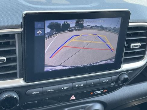Used 2024 Hyundai Venue SEL FWD image 17