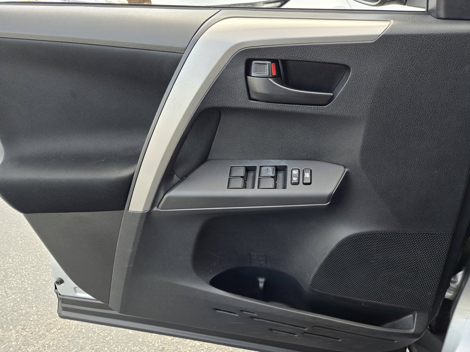 Used 2016 Toyota RAV4 LE FWD image 21