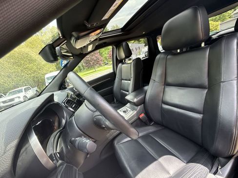 Used 2019 Jeep Grand Cherokee Limited AWD/4WD image 11