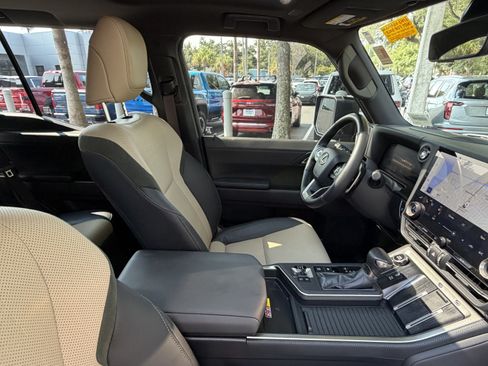 Used 2025 Lexus GX 550 AWD/4WD image 46