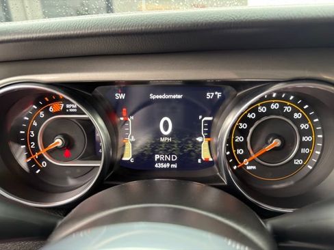 Used 2021 Jeep Wrangler Unlimited Sahara w/ Uconnect 4C Nav & Sound Group AWD/4WD image 17