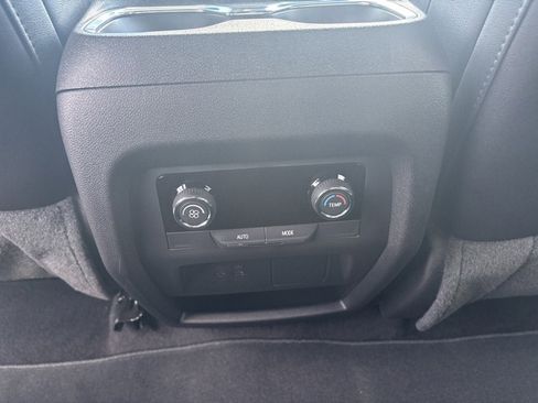 New 2026 Chevrolet Traverse LT image 15