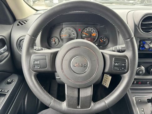 Used 2015 Jeep Patriot Latitude AWD/4WD image 21