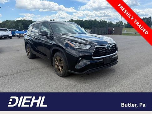 Used 2023 Toyota Highlander Bronze Edition AWD/4WD image 1