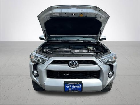 Used 2016 Toyota 4Runner SR5 AWD/4WD image 4