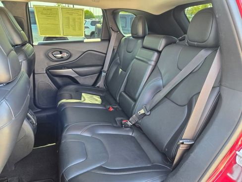 Used 2019 Jeep Cherokee Limited AWD/4WD image 28