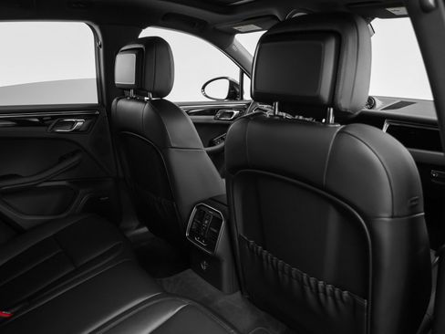 Certified 2025 Porsche Macan image 23