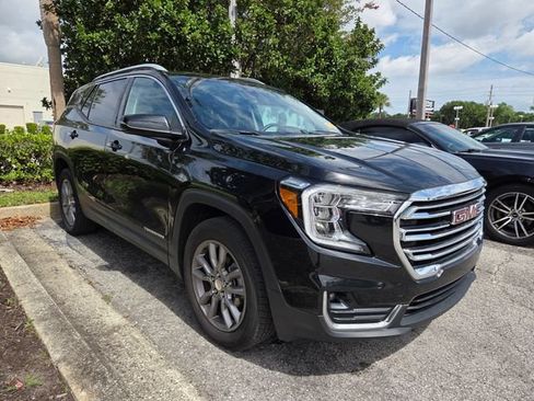 Used 2024 GMC Terrain SLT AWD/4WD image 3