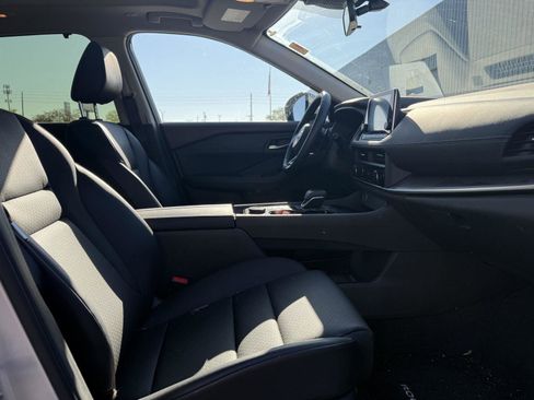 Used 2023 Nissan Rogue SV w/ SV Premium B Package image 12