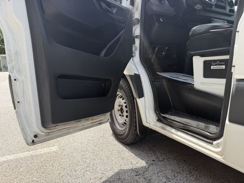 Used 2021 Mercedes-Benz Sprinter 2500 image 25